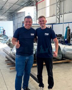 Diego Baader com cliente TM Máquinas